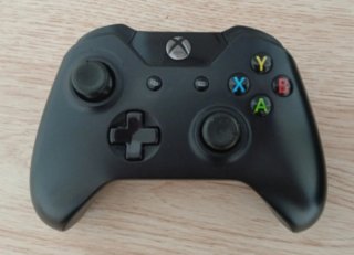 Xbox One Negra + Mando y Cables