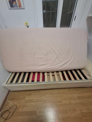 Se vende conjunto de canapé con colchón IKEA