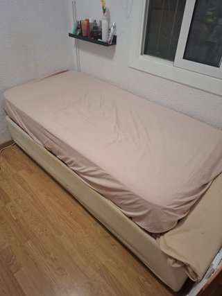 Se vende conjunto de canapé con colchón IKEA