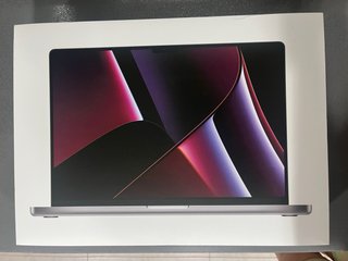 MacBook Pro 16 M2 Pro + Magic Mouse + Keyboard