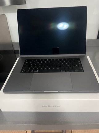 MacBook Pro 16 M2 Pro + Magic Mouse + Keyboard