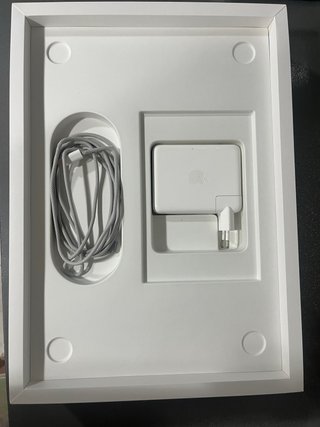 MacBook Pro 16 M2 Pro + Magic Mouse + Keyboard