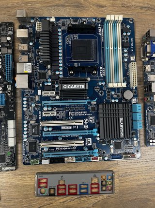 3 Placas Base ASUS y GIGABYTE (Averíadas)