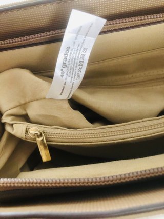 Bolso color Taupe  con detalles dorados