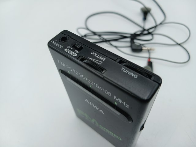 Radio Aiwa CR-11 FM Estéreo Portátil