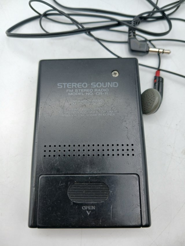 Radio Aiwa CR-11 FM Estéreo Portátil