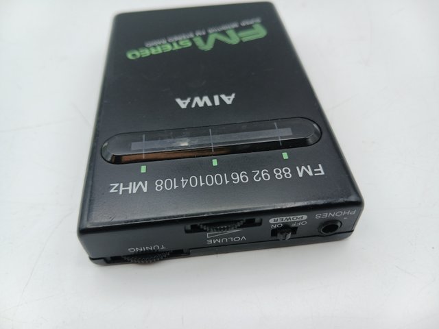 Radio Aiwa CR-11 FM Estéreo Portátil