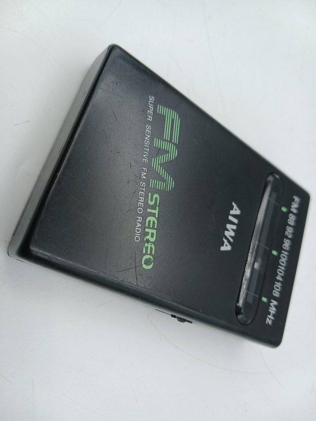 Radio Aiwa CR-11 FM Estéreo Portátil