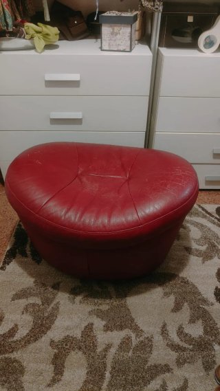Sillón de piel rojo