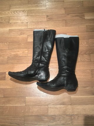 Botas altas de piel negras