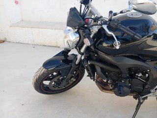 Yamaha Naked Moto - Negra Es un unicornio, nueva