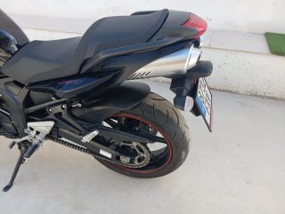 Yamaha Naked Moto - Negra Es un unicornio, nueva