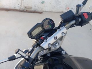 Yamaha Naked Moto - Negra Es un unicornio, nueva