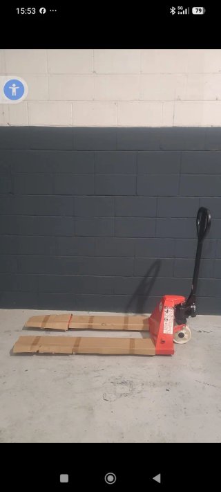 Transpaleta manual 2500 kg