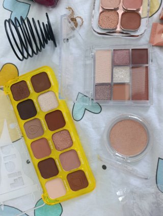 Megalote maquillaje y accesorios