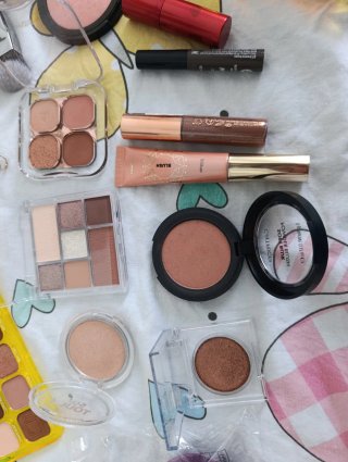 Megalote maquillaje y accesorios