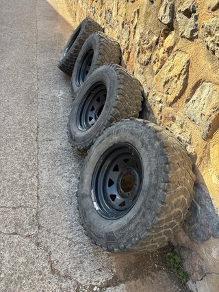 4 Llantas 15” Chapa Negra con Cubiertas Usadas