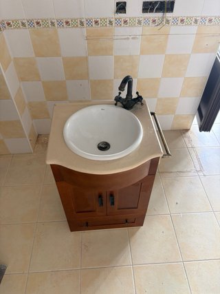 Mueble de baño de madera