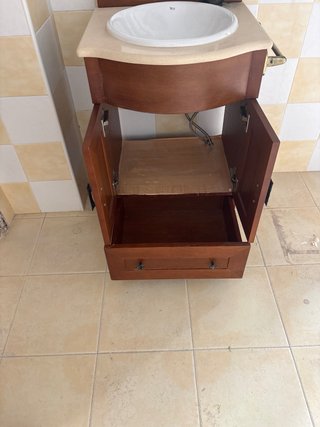 Mueble de baño de madera