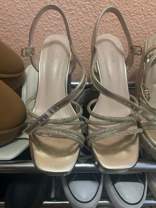 Sandalias doradas tacón plataforma strass