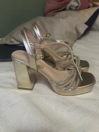 Sandalias doradas tacón plataforma strass