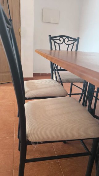 Mesa de comedor y sillas