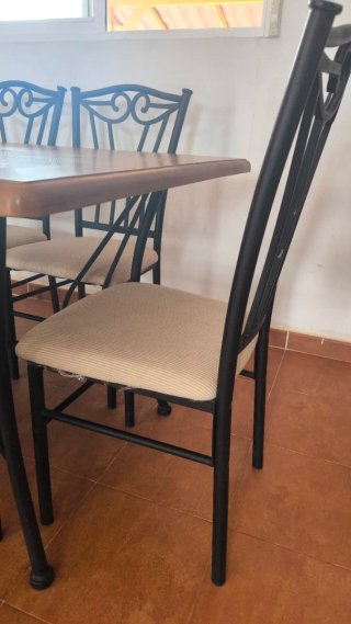 Mesa de comedor y sillas