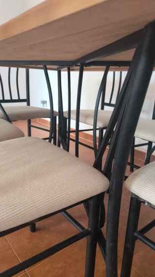 Mesa de comedor y sillas