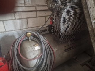 Compresor de aire con manguera en perfecto estado
