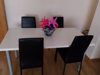 Mesa de comedo,medidas largo 1,50cm ancho 0,75cm