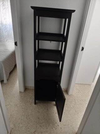 Estantería negra de madera