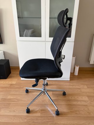 Silla de oficina ergonómica negra