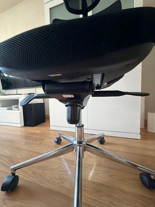Silla de oficina ergonómica negra