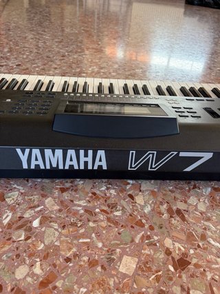 Sintetizador Yamaha W7