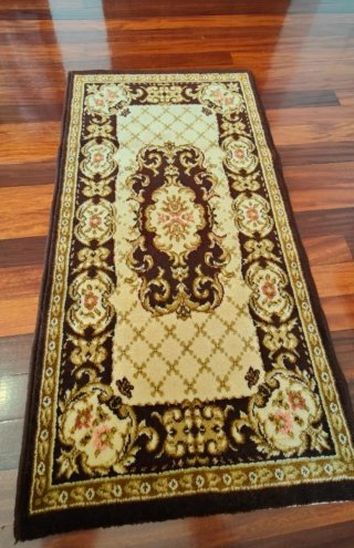 Alfombra Beige y Marrón Diseño Clásico
