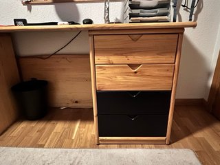 Mueble de pino para habitación juvenil