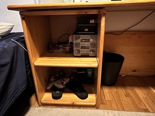 Mueble de pino para habitación juvenil