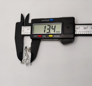 Pendiente de oro blanco de 18k. Peso: 5.43 gr.