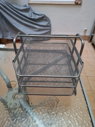 Bandejas de estudio metálicas grises