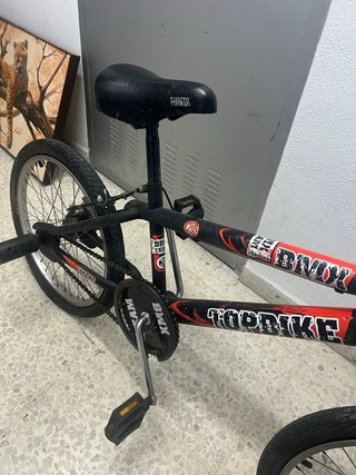 Bici BMX Negra y Roja