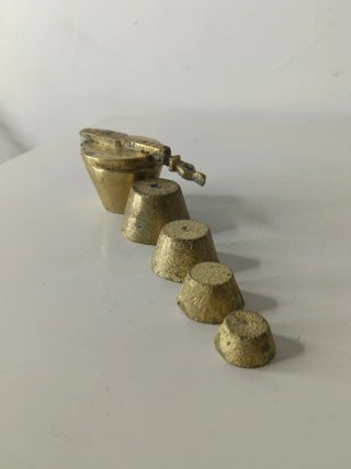 Ponderal de pesas antiguo