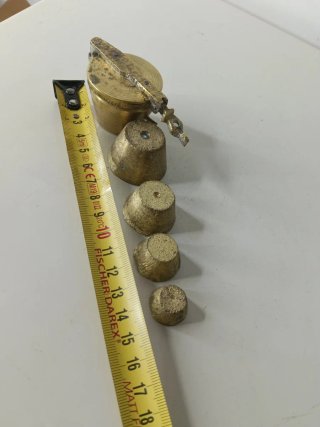 Ponderal de pesas antiguo