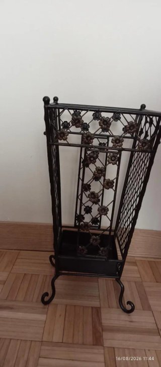 Mesa consola y paragüero de hierro