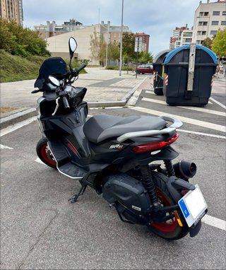 Aprilia SR GT Sport 125 Negra y Roja