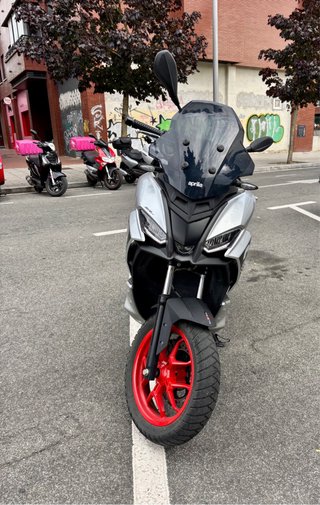 Aprilia SR GT Sport 125 Negra y Roja