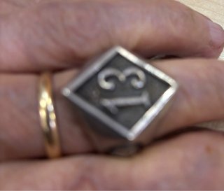 Anillo de plata con número 13