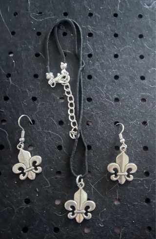 Conjunto Collar y Pendientes Flor de Lis