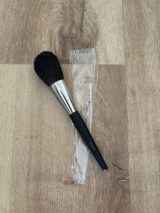Brocha para Polvos Mary Kay Negra y Plateada