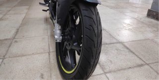 Keeway RKF 125 Naked Negra y Amarilla