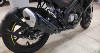 Keeway RKF 125 Naked Negra y Amarilla